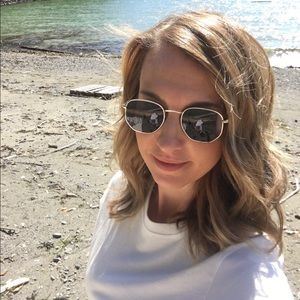 Meet your Posher, Alexandra